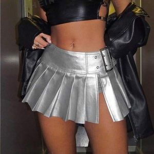 SHEIN ICON Metallic Low Rise Buckle Detail Pleated Silver Skirt